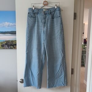 Abercrombie & Fitch Curve Love High Rise Wide Leg Jeans